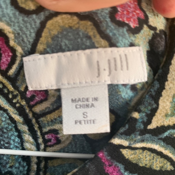 J.Jill paisley multi tiered blouse.‎ Never worn . - Picture 3 of 6